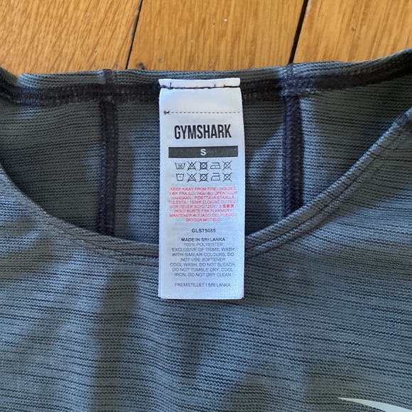Gymshark workout shirt - Picture 3 of 5